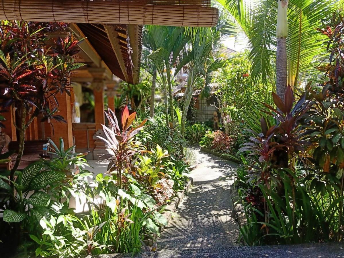 Family Guest House Ubud Esterno foto
