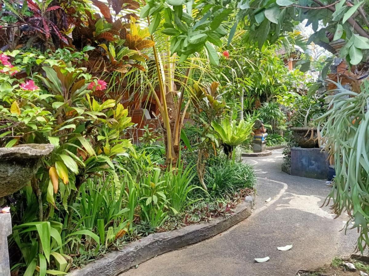 Family Guest House Ubud Esterno foto