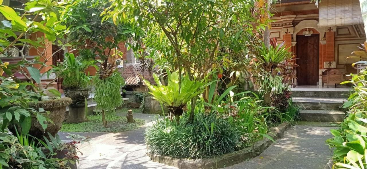 Family Guest House Ubud Esterno foto