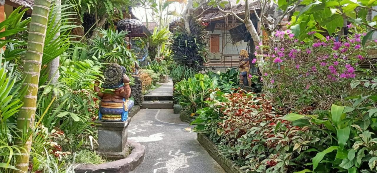 Family Guest House Ubud Esterno foto
