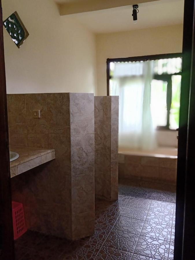 Family Guest House Ubud Esterno foto